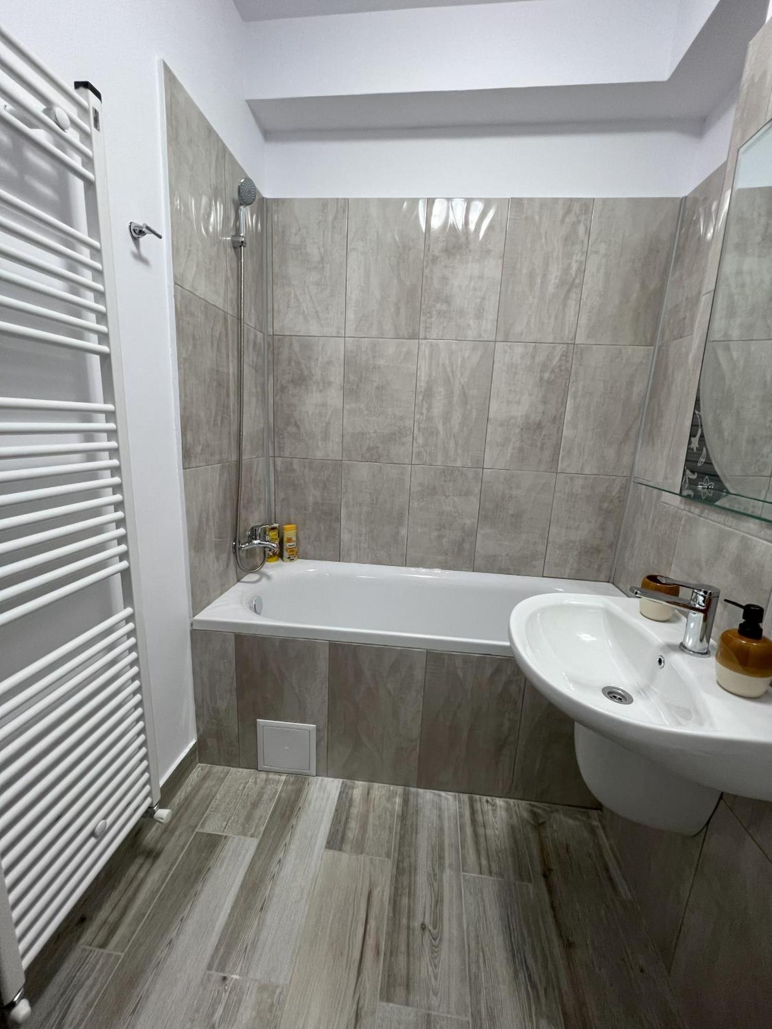 Refined Studio Haven At Exigent Plaza - 08 Bukarest Exteriör bild