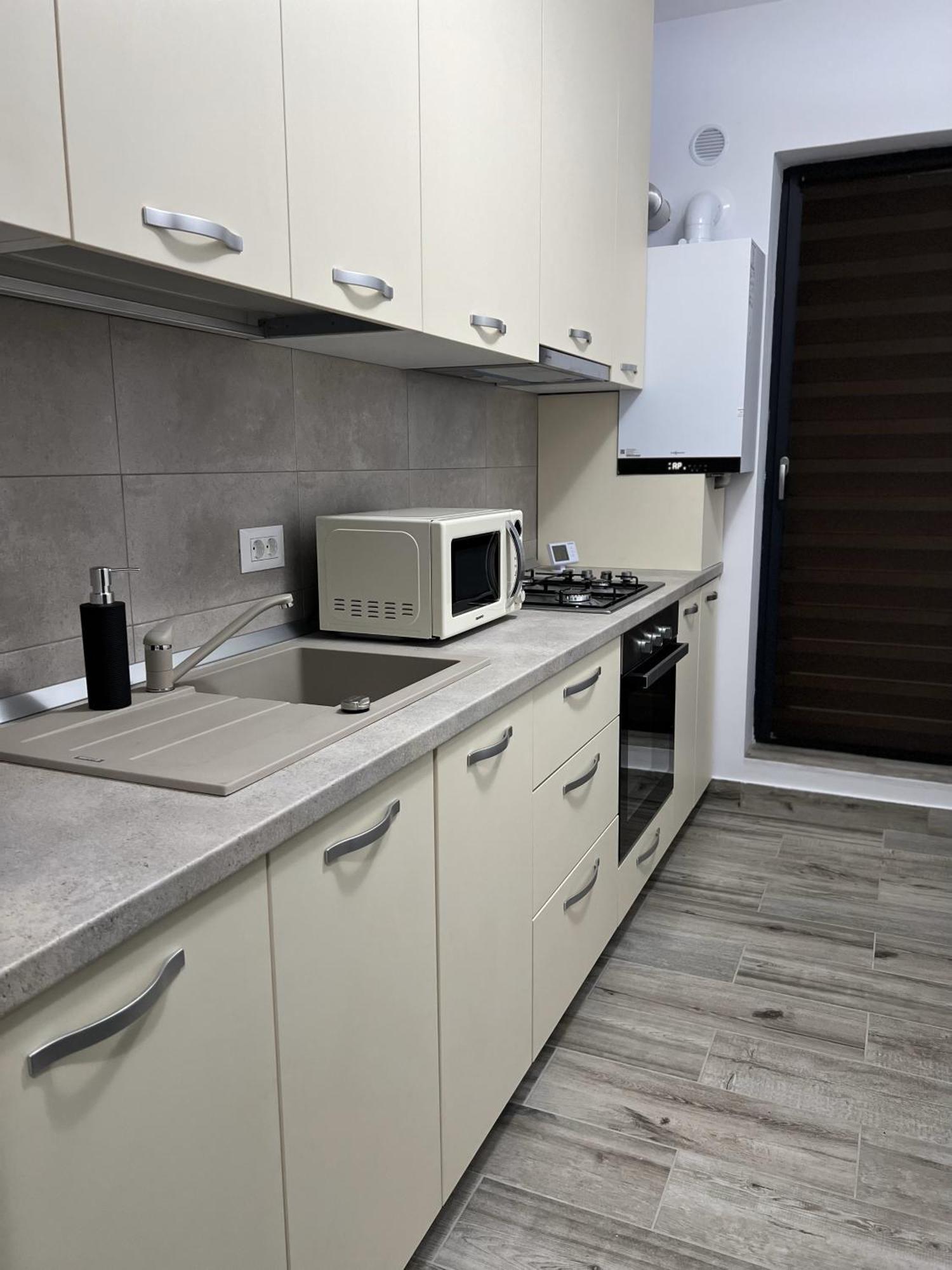 Refined Studio Haven At Exigent Plaza - 08 Bukarest Exteriör bild